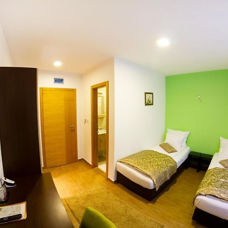 Hotel Dubai Plandiste ภายนอก รูปภาพ