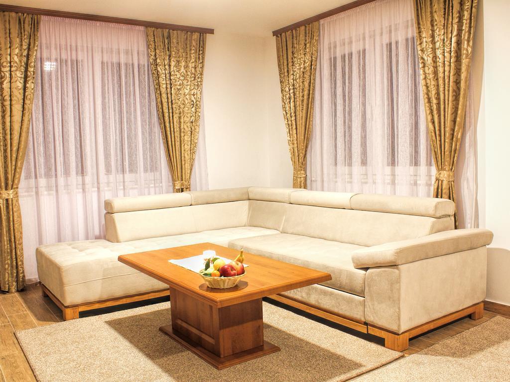 Hotel Dubai Plandiste ภายนอก รูปภาพ