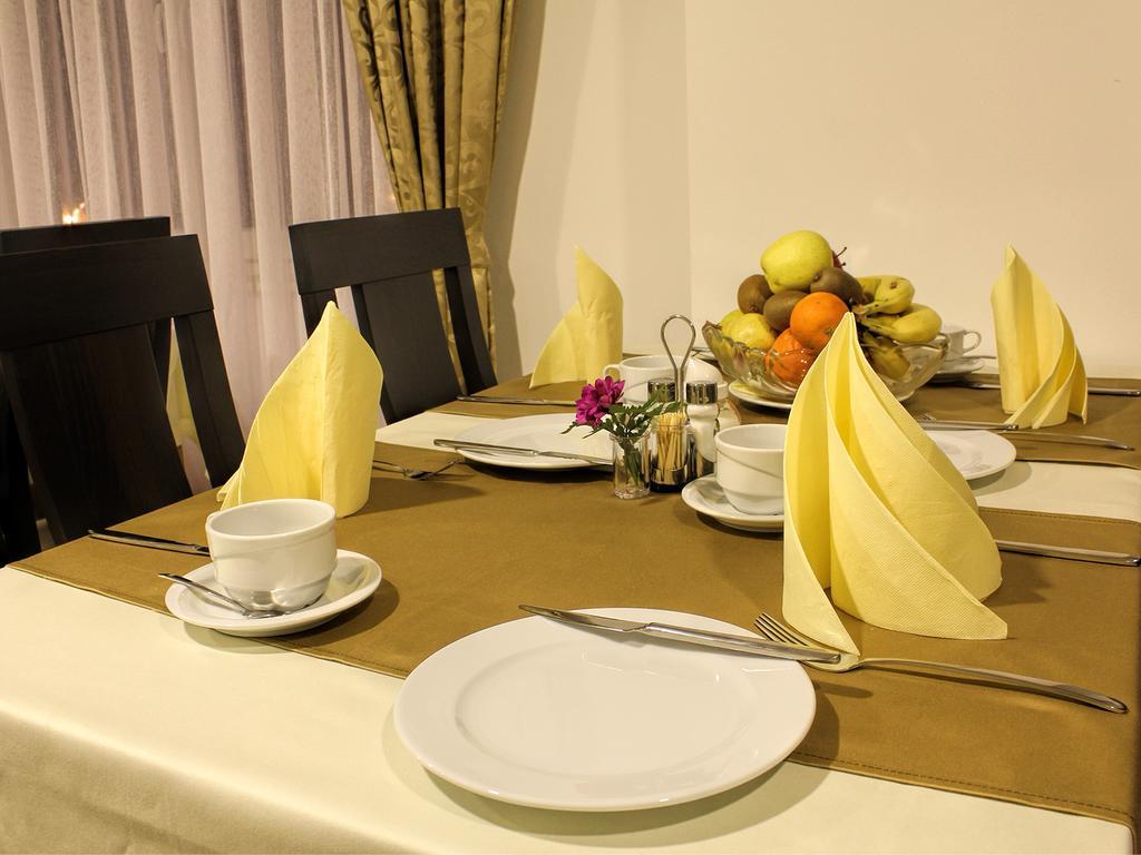 Hotel Dubai Plandiste ภายนอก รูปภาพ