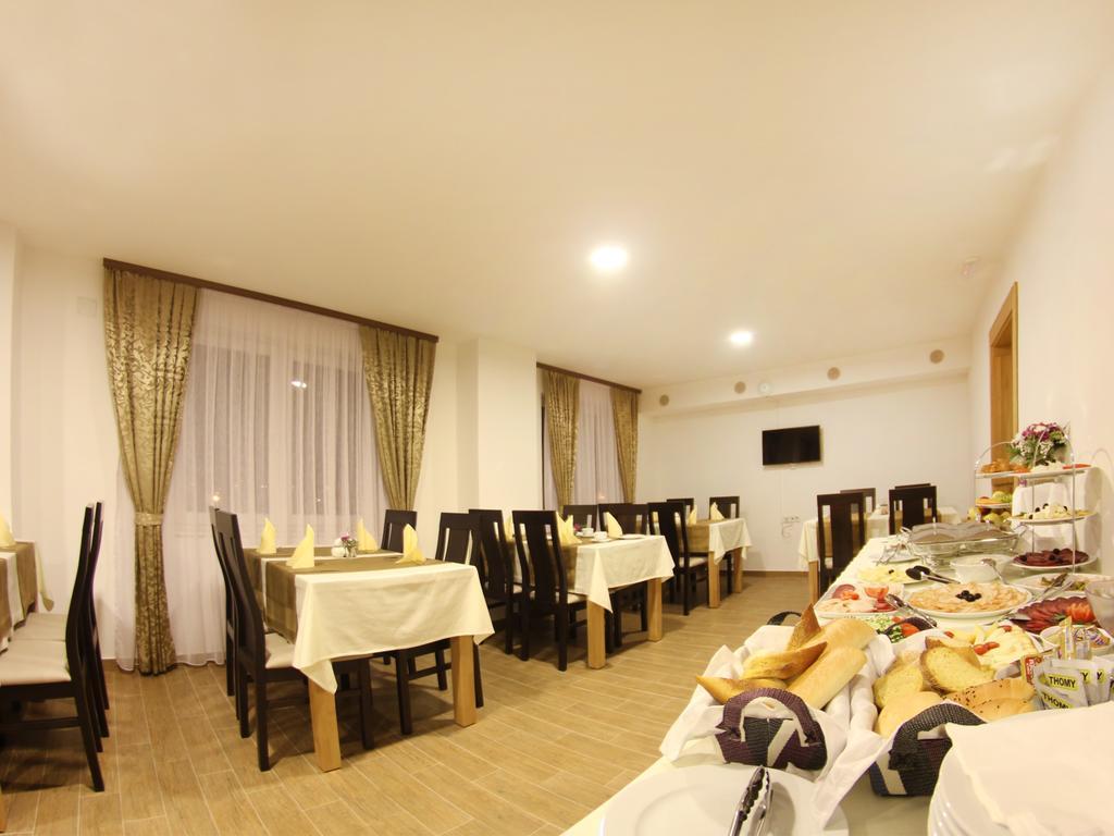 Hotel Dubai Plandiste ภายนอก รูปภาพ