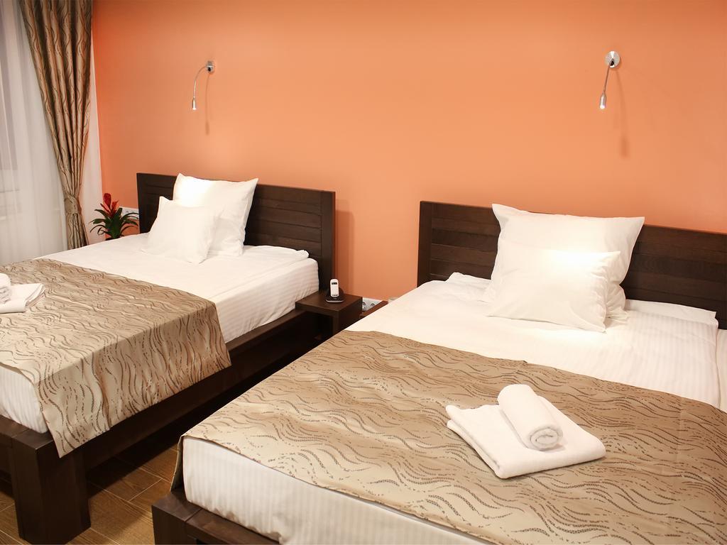 Hotel Dubai Plandiste ภายนอก รูปภาพ