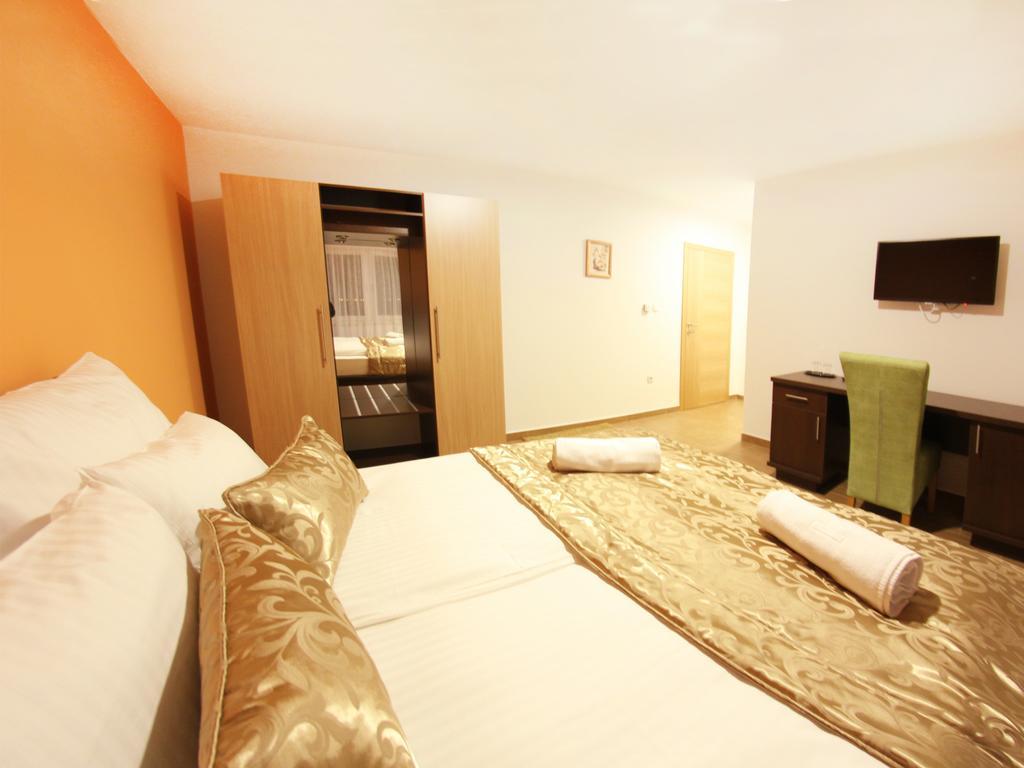 Hotel Dubai Plandiste ภายนอก รูปภาพ