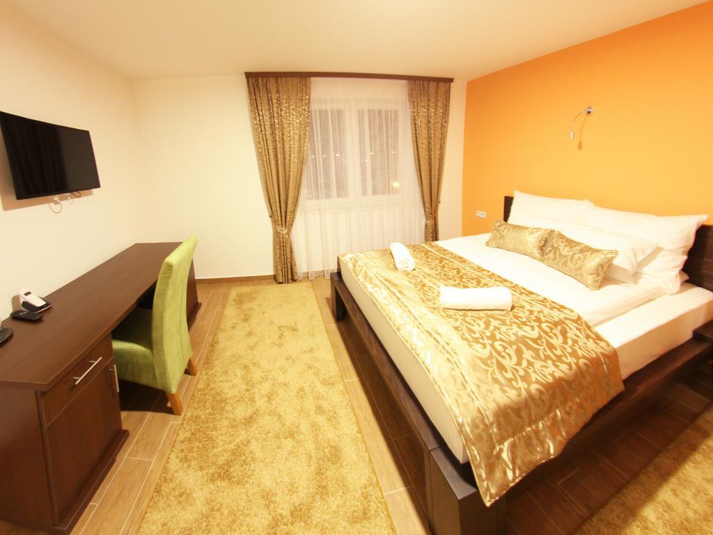 Hotel Dubai Plandiste ภายนอก รูปภาพ
