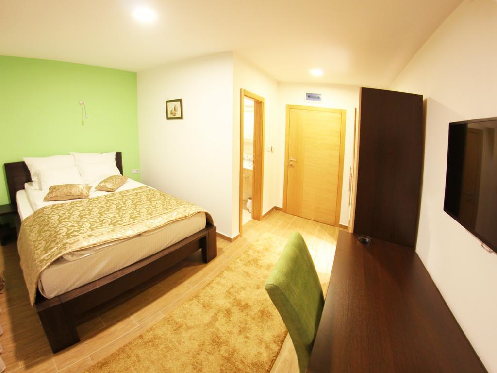 Hotel Dubai Plandiste ภายนอก รูปภาพ