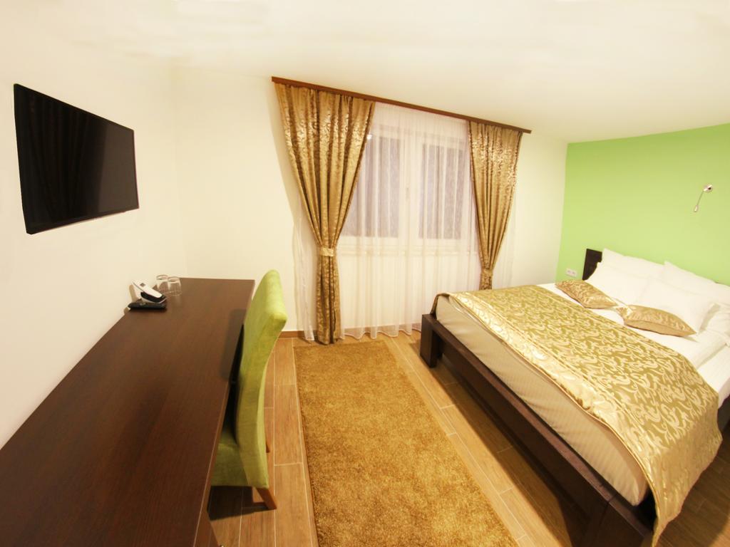 Hotel Dubai Plandiste ภายนอก รูปภาพ