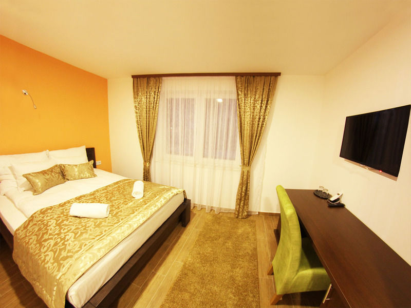 Hotel Dubai Plandiste ภายนอก รูปภาพ