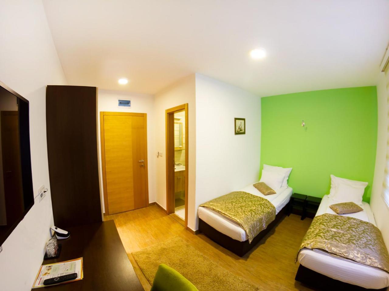 Hotel Dubai Plandiste ภายนอก รูปภาพ