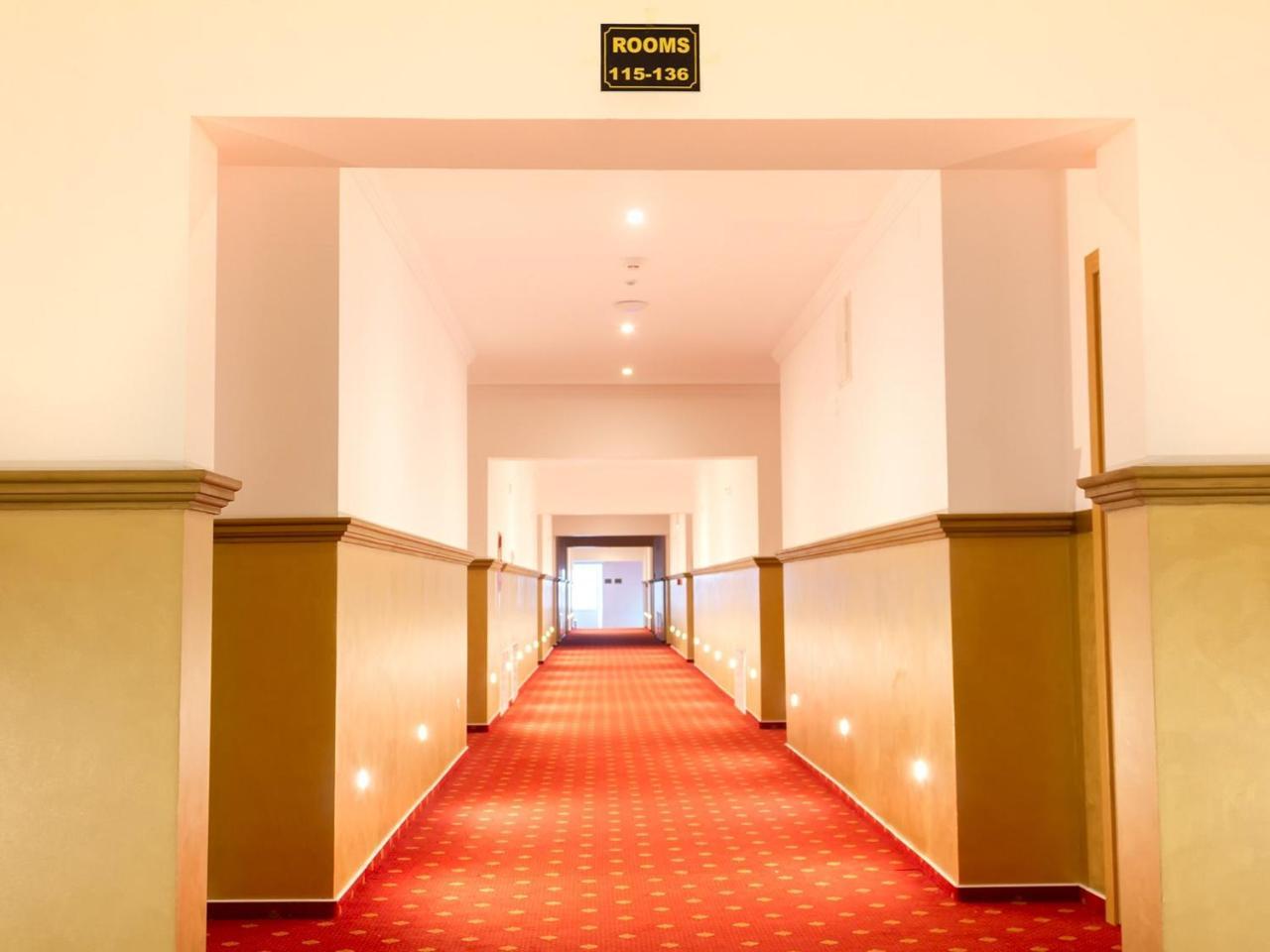 Hotel Dubai Plandiste ภายนอก รูปภาพ